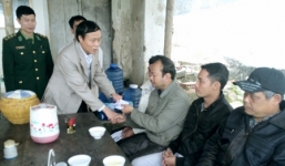 Sóng đánh chìm tàu, 6 thuyền viên may mắn được cứu sống