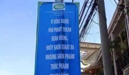 Băng rôn viết bằng chữ dành cho người ngoài hành tinh xuất hiện trên phố