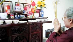 Kiêng kỵ gì khi lau dọn ban thờ, bát hương ngày Tết?