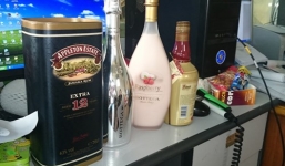 Kho rượu giả các hãng nổi tiếng bị thu giữ