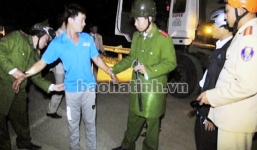  Dùng xe tải, truy đuổi chém đồng nghiệp rồi bỏ chạy