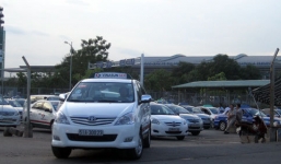 Giá cước taxi đồng loạt giảm 