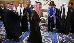 Bà Obama khiến Ả Rập Saudi phẫn nộ vì không đội khăn trùm đầu