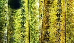 Phát hiện bia đá cổ cao 1,5 m tại Hà Tĩnh