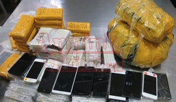 200 điện thoại di động cao cấp giấu trong ghế xe khách bị thu giữ