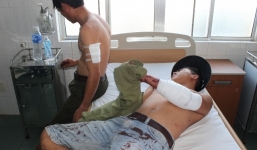 Hàng chục lâm tặc dùng hung khí tấn công kiểm lâm