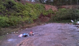 Vụ thi thể bên cạnh xe ô tô 7 chỗ: Bí ẩn về 2 thanh niên lạ