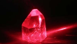 Tỷ phú đá đỏ Quỳ Châu: Tiền chất đống, vàng bạc đầy nhà