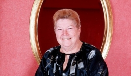 Tác giả 'Tiếng chim hót trong bụi mận gai' qua đời