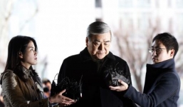 Chủ tịch Korean Air ra tòa vì sai lầm của con gái