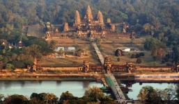 Campuchia bắt giữ 3 du khách Pháp chụp ảnh khỏa thân ở Angkor Wat