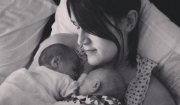 Người phụ nữ không có tử cung và buồng trứng vẫn sinh đôi