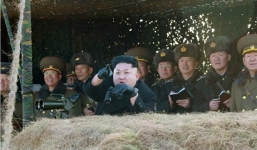 Xem quân đội Triều Tiên tập trận đánh chìm tàu sân bay Mỹ