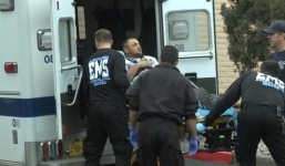 Bé 3 tuổi nổ súng bắn cha cùng mẹ đang mang bầu