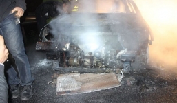 Hà Nội: Xế hộp đang chạy bỗng dưng bốc cháy giữa đường