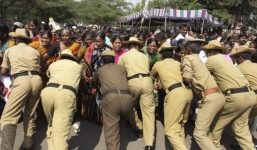 Ấn Độ: Gần trăm tù nhân phá lưới sắt, dùng ga trải giường tẩu thoát