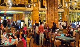 Hàng ngàn con bạc xuất ngoại tìm 'vận may' dịp cuối năm