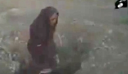 Một phụ nữ may mắn thoát chết dù bị IS hành quyết 