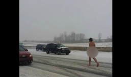 Mỹ: Người đàn ông khỏa thân giữa trời tuyết giá buốt