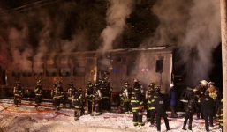 Cháy tàu du lịch trong đêm, 25 người thoát nạn