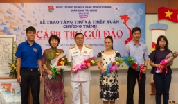 Hàng trăm bức thư chúc Tết của sinh viên gửi chiến sĩ Trường Sa