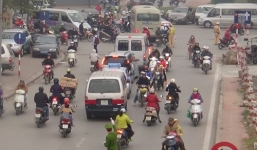 Video: Cảnh tượng giao thông kỳ lạ trên đường phố Thủ đô