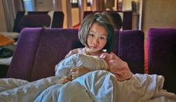 Đi tiệm spa quên ví, ông gán cháu gái 6 tuổi ở lại 'làm tin'