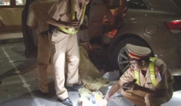 Hà Nội: Phát hiện 50 bánh heroin trên ôtô vô chủ
