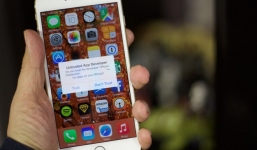 Mã độc mới trên iPhone tự cài phần mềm ăn cắp danh bạ, ảnh