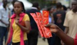 Nơi 1 hộp bao cao su có giá bằng điện thoại iPhone 6