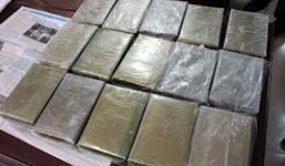 Vận chuyển hàng trăm bánh heroin trên ô tô, tài xế bỏ xe trốn lên rừng