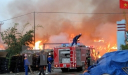 Đang cháy lớn tại thị trấn Nam Sách, Hải Dương