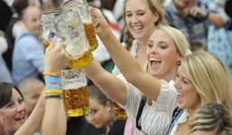 Những đối tượng tuyệt đối không uống bia ngày Tết