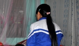 Nghi con gái bị hàng xóm xâm hại, bố uống thuốc tự tử