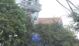 Chồng tạt axit vào vợ, tẩm xăng đốt con gái rồi tự thiêu