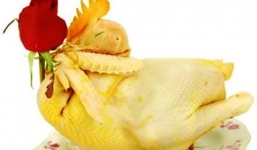 Cách chọn gà ngon bày mâm cỗ Tết