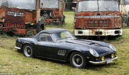 Kinh ngạc Ferrari gỉ sét được bán với giá gần 750 tỷ đồng