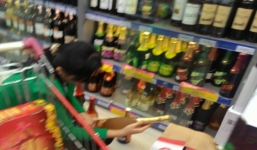 Rượu đế + cồn + phẩm màu = Rượu ngoại!