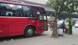 Xe khách mang 'hung khí' chạy công an như phim hành động