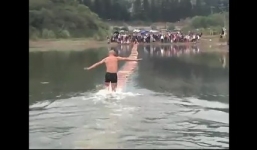 Clip: Võ sư chạy 118m trên mặt nước