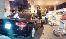 Video: Đại sứ Mỹ cùng gia đình thả cá chép ở Hồ Tây, tiễn ông Táo về trời