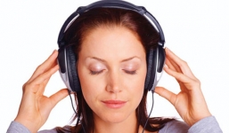 4 thói xấu khi đeo tai nghe thường mắc phải