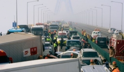 Hàn Quốc: Hơn 100 xe đâm nhau liên hoàn, hàng chục người thương vong