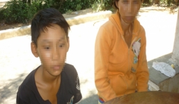 Sát hại hàng xóm mặc hai con nạn nhân quỳ gối van xin