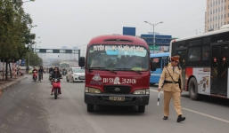 Gần Tết, hàng loạt xe “rùa bò” bị xử phạt