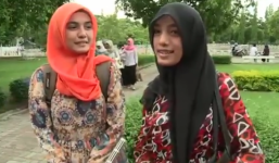 Trượt 'kiểm tra trinh tiết', nữ sinh Indonesia không được tốt nghiệp