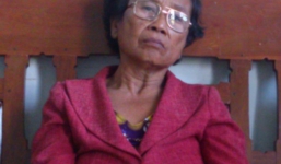 Bà lão U60 đầu độc hàng xóm vì nghi “tòm tem” với chồng mình