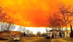 Nổ tại nhà máy hóa chất Tây Ban Nha, 6 thị trấn chìm trong mây độc