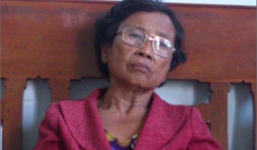 Nghi chồng ngoại tình, bà lão U60 đầu độc hàng xóm