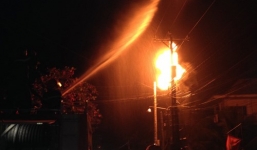 Hàng chục hộ dân mất điện vì nổ bình biến áp vào đêm 30 Tết